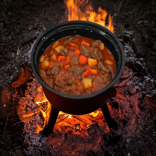 Poľovnícky liatinový kotlík so smaltovaným vnútrom, 8 L - 7 ['liatinový kotlík', ' kotlík na ohnisko', ' maďarský kotlík', ' poľovnícky hrniec', ' smaltovaný kotlík', ' poľovnícky kotlík', ' kotlík so smaltovaným vnútrom', ' liatinové nádoby', ' liatinové nádoby so smaltom', ' varenie v kotlíku', ' varenie nad ohňom', ' varenie v prírode', ' najlepší kotlík', ' darček', ' gril']