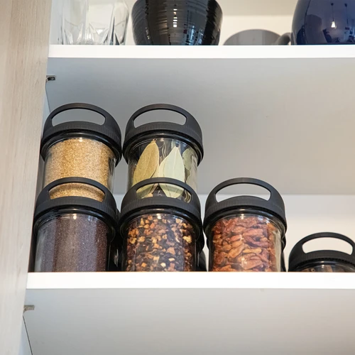 Sklenená nádoba 350 ml, s viečkom na zavesenie - 7 ['sklenená nádoba', ' nádoba', ' sklenená nádoba s viečkom', ' sklenená nádoba na zavesenie', ' viečko s držadlom', ' nádoba na zavesenie', ' nádoba na korenie', ' nádoba na sypké produkty', ' nádoba pohár 350 ml']