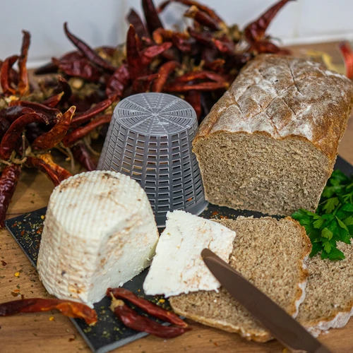 Syrárska forma na ricottu Ø 6,5 x 7,8 cm na 400 g - 5 ['forma na syr', ' syrárstvo', ' ricotta', ' ako vyrobiť syr', ' syrárska forma', ' domáci syr']