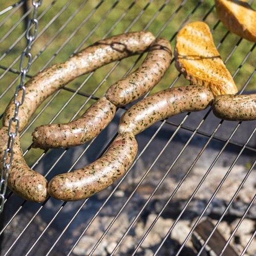 Trojnožka ohnisková s roštom, 150 cm - 8 ['trojnožka ohnisková', ' rošt ohniskový', ' statív na ohnisko', ' gril ohniskový', ' rošt na trojnožke', ' varenie na ohnisku', ' gril trojnožka', ' táborenie', ' outdoorová turistika', ' kempingové príslušenstvo', ' maďarský kotlík', ' trojnožka na kotlík', ' trojnožka na liatinovú panvicu', ' varenie v prírode', ' jedlá nad ohniskom', ' grilovanie na čerstvom vzduchu', ' pečenie nad ohniskom', ' vybavenie na ohnisko', ' vybavenie na záhradu', ' varenie na záhrade', ' grilovanie v záhrade', ' jedlá z roštu', ' grilovacia sezóna', ' akú trojnožku vybrať']