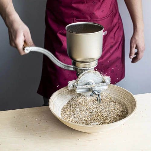 Univerzálny mlynček na obilie, stolový šrotovník - 1 kg - 6 ['šrotovník na obilie', ' šrotovník na slad', ' ručný šrotovník', ' na drvenie obilia', ' šrotovník na pivo', ' drvič na obilie']
