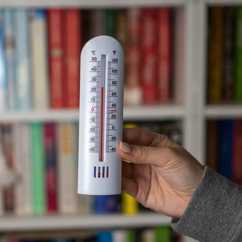 Univerzálny teplomer (-40°C do +50°C) 16cm - 3 ['teplomer bezortuťový', ' teplomer univerzálny', ' teplomer z plastu', ' teplomer čitateľná stupnica', ' teplomer s dvojitou stupnicou', ' teplomer do miestností s vysokou vlhkosťou']