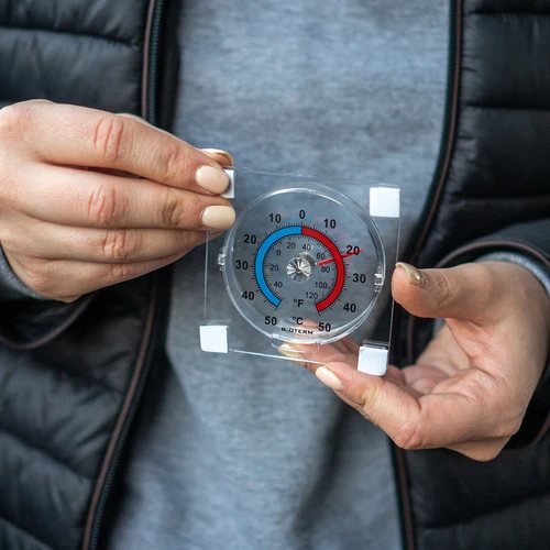 Univerzálny transparentný teplomer, samolepiaci (-50°C do +50°C) - 5 ['univerzálny teplomer', ' samolepiaci teplomer', ' teplomer do interiéru', ' domáci teplomer', ' teplomer', ' izbový teplomer', ' teplomer s čitateľnou stupnicou', ' teplomer z plastu', ' teplomer na okno']