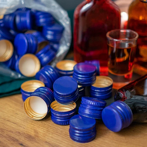 Uzáver na fľaše fi28/18 - mix - 100 ks. - 2 ['uzáver', ' uzávery', ' viečko', ' viečka', ' uzávery na fľaše', ' kovový uzáver', ' uzáver na alkohol', ' farebné uzávery']