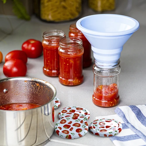 Uzávera fi 66/4 s paradajkami - voľne - 6 ['biela uzávera', ' farebný vzor paradajok', ' pasterizácia', ' kontrola procesu', ' skladovanie', ' veľkosť fi Paradajky 66', ' ozdoba špajze', ' uzávery na pasterizáciu', ' uzávery zelenina', ' uzávery paradajok']