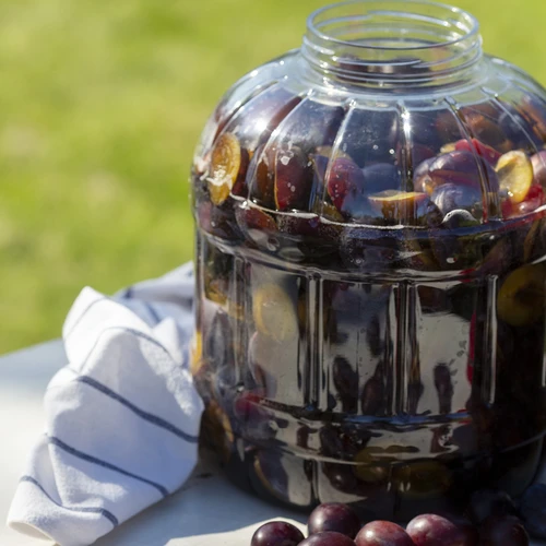 Viacúčelová nádoba 10L s čiernym skrutkovacím uzáverom - 4 ['poháre na zaváraniny', ' pohár', ' pohár na uhorky', ' na likéry', ' pohár 10 l', ' pohár s certifikátom', ' nerozbitný pohár', ' univerzálny pohár', ' viacúčelový pohár', ' pohár na zaváraniny', ' plastový pohár', ' pohár z plastu']