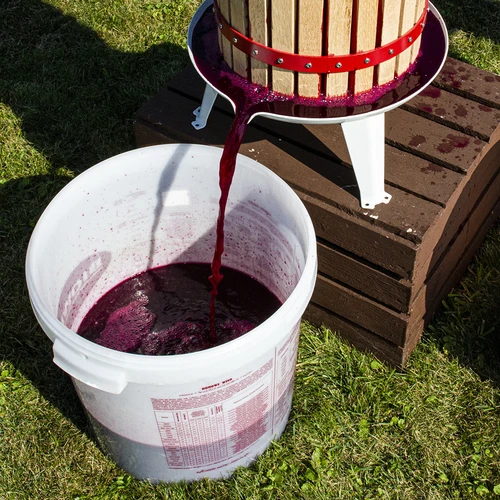 Vinárske kvasnice Burgund bez rozmnožovania, 20 ml - 4 ['kvasnice na červené vína', ' aké kvasnice na aróniu', ' kvasnice na tmavé hrozno', ' aróniové víno', ' hroznové víno', ' bez rozmnožovania', ' kvasnice v tekutine', ' vinárske kvasnice', ' domáce víno', ' čučoriedkové víno', ' víno z čiernej bazy']