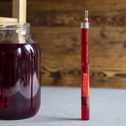 Vinomer s teplomerom v nerozbitnej skúmavke - 5 ['cukromer', ' na víno', ' na pivo', ' zariadenie na meranie koncentrácie cukru', ' ballingometer', ' areometer', ' potenciálny obsah alkoholu', '']
