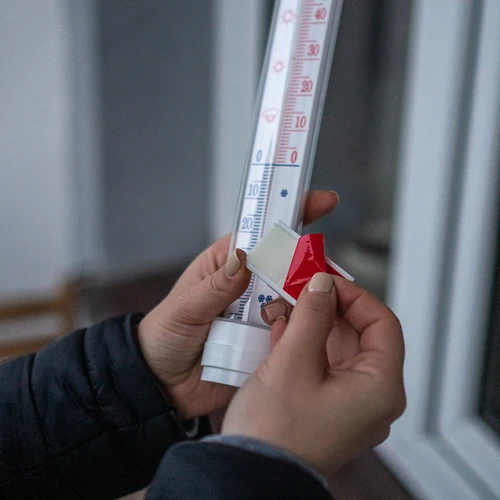 Vonkajší teplomer (-50°C do +50°C) 23cm mix, slovenská výroba - 4 ['vonkajší teplomer', ' teplomer', ' okenný teplomer', ' teplomer čitateľná stupnica', ' teplomer z plastu', ' teplomer na okno', ' teplomer na balkón', ' obojstranný teplomer', ' samolepiaci teplomer']