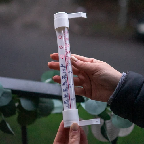 Vonkajší teplomer biely (-50°C do +50°C) 18cm - 4 ['vonkajší teplomer', ' teplomer', ' okenný teplomer', ' teplomer čitateľná stupnica', ' teplomer z plastu', ' teplomer na okno', ' teplomer na balkón', ' obojstranný teplomer', ' samolepiaci teplomer']