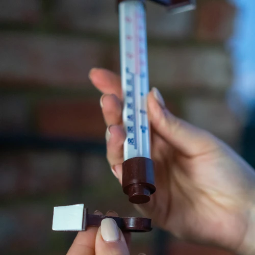 Vonkajší teplomer hnedý (-50°C do +50°C) 18cm - 5 ['vonkajší teplomer', ' teplomer', ' okenný teplomer', ' teplomer čitateľná stupnica', ' teplomer z plastu', ' teplomer na okno', ' teplomer na balkón', ' obojstranný teplomer', ' samolepiaci teplomer']