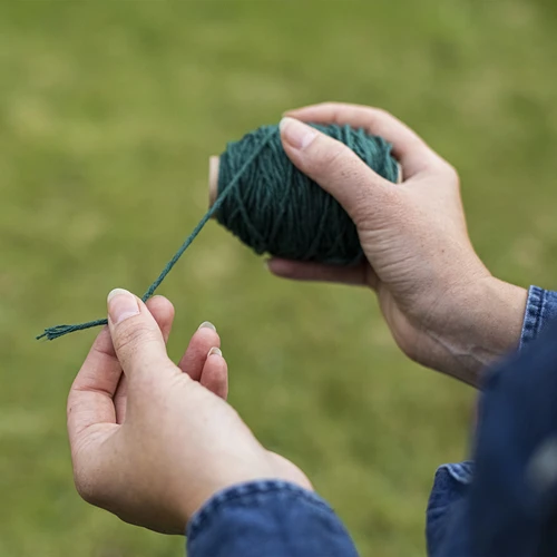 Zelený bavlnený špagát 2 mm/55 m/100 g - 6 ['bavlnený špagát', ' bavlnený šnúr', ' špagát pre jemné rastliny', ' ', ' prírodný špagát', ' ekošpagát', ' špagát na makramé', ' špagát na viazanie', ' špagát na ručné práce', ' špagát na sťahovanie', ' zelený špagát', ' zelený šnúr']