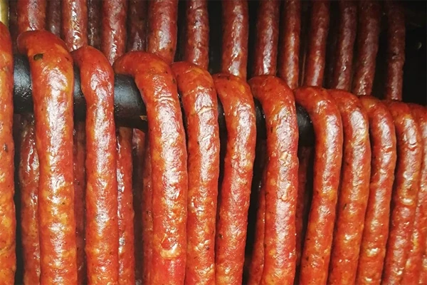 Domáce bravčové kabanosy