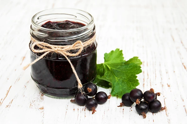 Džem z čiernych ríbezlí a jabĺk