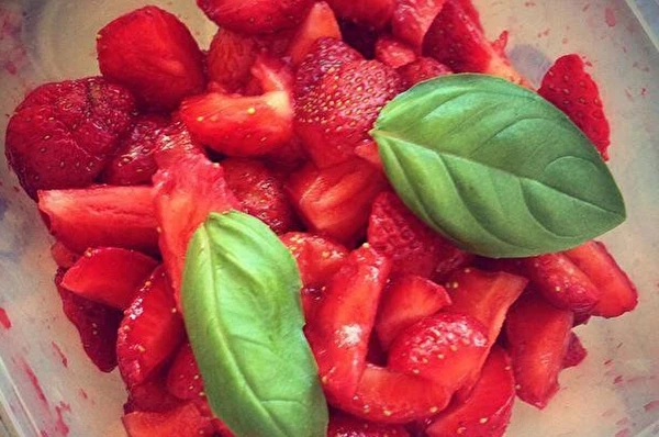 Jahodový džem s bazalkou