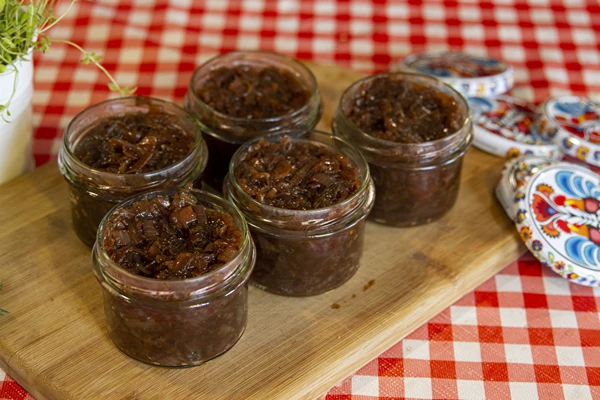 Konfitúra z červenej cibule