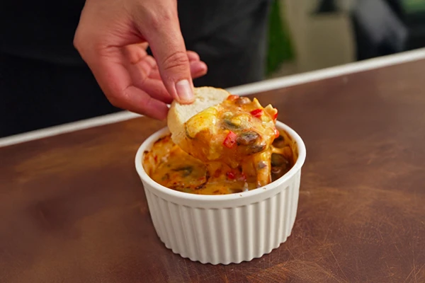 Rozplývajúci sa camembert s broskyňovým džemom