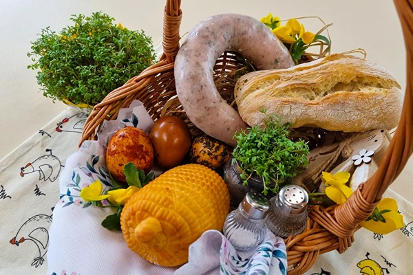 Stočená biela klobása