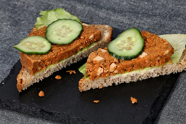 Vegánska "mortadela" zo šunkovaru