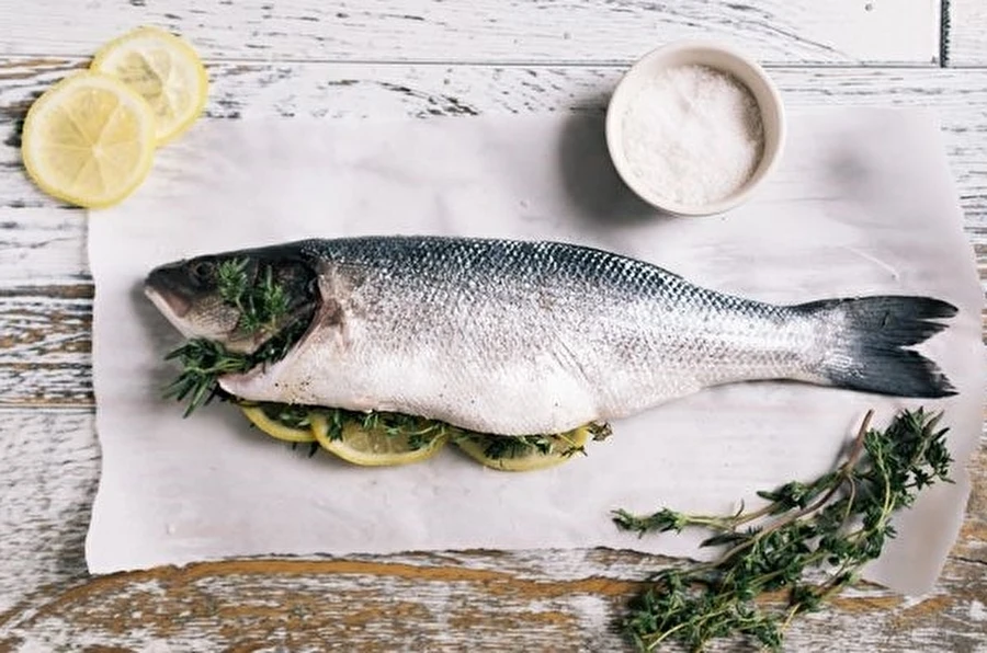 Domáci údený pstruh v kôprovej náleve