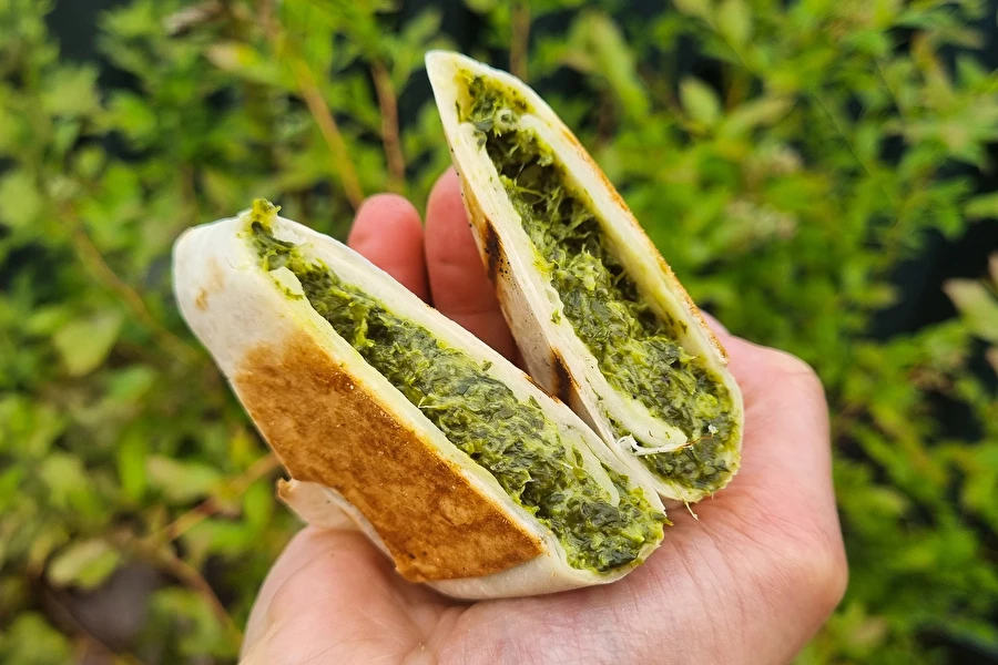 Grilované tortilly so špenátom a fetou