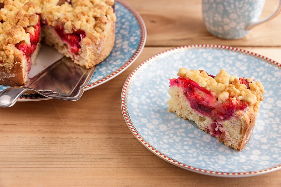 Kysnutý koláč bez miesenia s jahodami