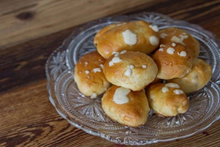 Browin Przepiśnik - Sladké žemličky so slivkami