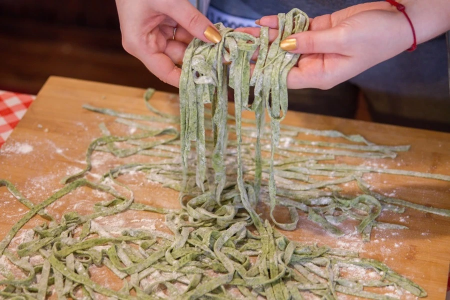 Browin Przepiśnik - Špenátové cestoviny s tvarohom a slaninou